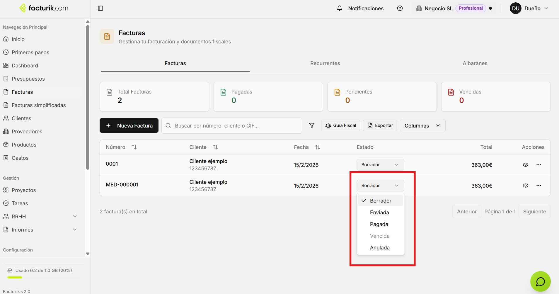 Selector de estado de factura — menú desplegable con opciones Borrador, Enviada, Pagada, Vencida y Anulada